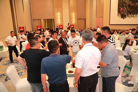 ڸԃF(tun)8c䣬S200f(wn)ت(jing)(jng)I(yng)F(tun)(du)