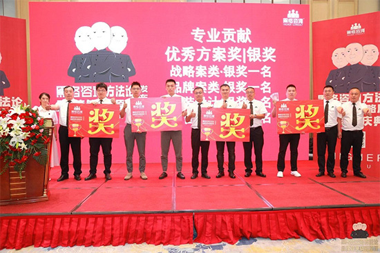 ڸԃF(tun)8cS200fت(jng)IF(tun)(du)