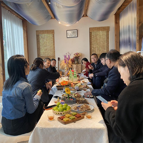 㽭^(q)_չ΢r(sh)L(fng)é_(ti)ӾơƷb(hu)ϵл(dng)