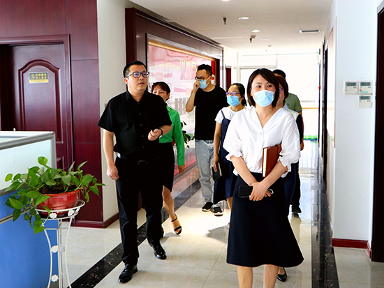 熱烈歡迎創(chuàng)新協(xié)同中心吳主任一行蒞臨火爆網(wǎng)參觀考察!