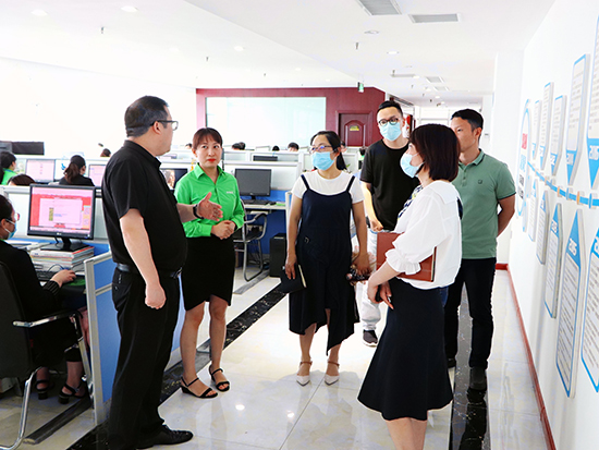 熱烈歡迎創(chuàng)新協(xié)同中心吳主任一行蒞臨火爆網(wǎng)參觀考察!