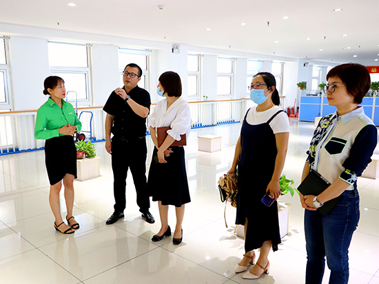 熱烈歡迎創(chuàng)新協(xié)同中心吳主任一行蒞臨火爆網(wǎng)參觀考察!