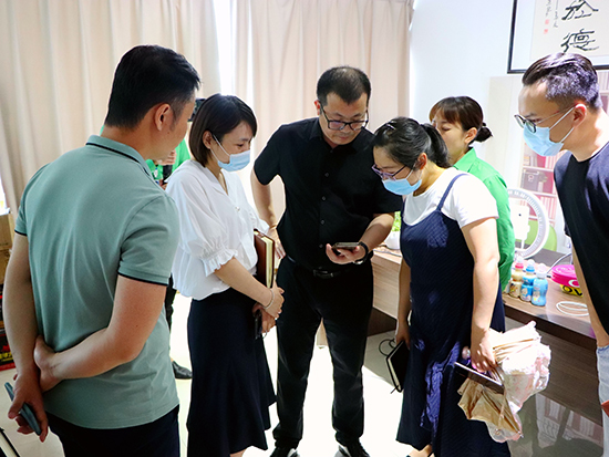 熱烈歡迎創(chuàng)新協(xié)同中心吳主任一行蒞臨火爆網(wǎng)參觀考察!