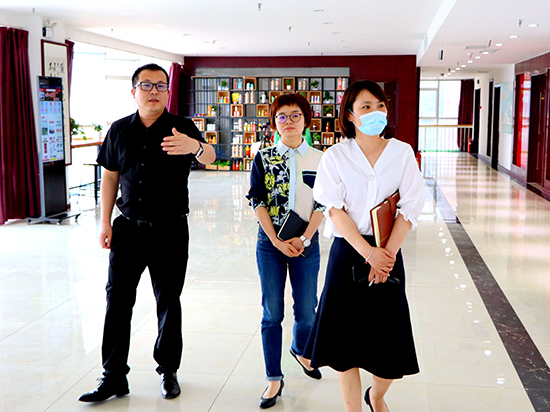 熱烈歡迎創(chuàng)新協(xié)同中心吳主任一行蒞臨火爆網(wǎng)參觀考察!