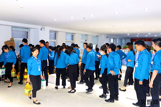 火爆家人領(lǐng)取中秋禮品