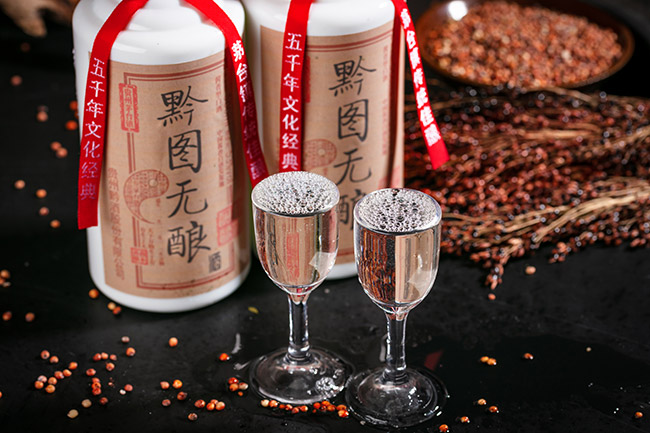 黔圖無釀酒一路向黔 醬香型白酒【53° 500ml】