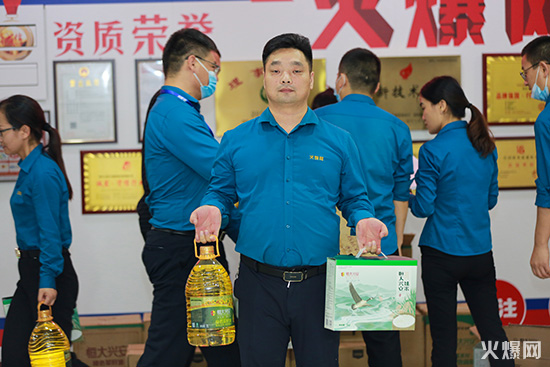 月圓人團(tuán)圓,中秋好禮祝團(tuán)圓!火爆網(wǎng)為員工發(fā)放中秋節(jié)福利!