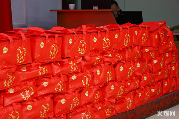元宵佳節(jié)至,共慶團(tuán)圓時(shí)! 火爆網(wǎng)為員工發(fā)放暖心元宵禮品!