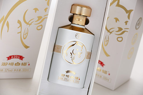 御樽白貓酒窖齡20濃香型酒【52度500ml】